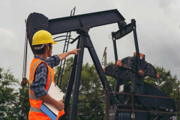 Maquinaria y suministros para minas y petróleos